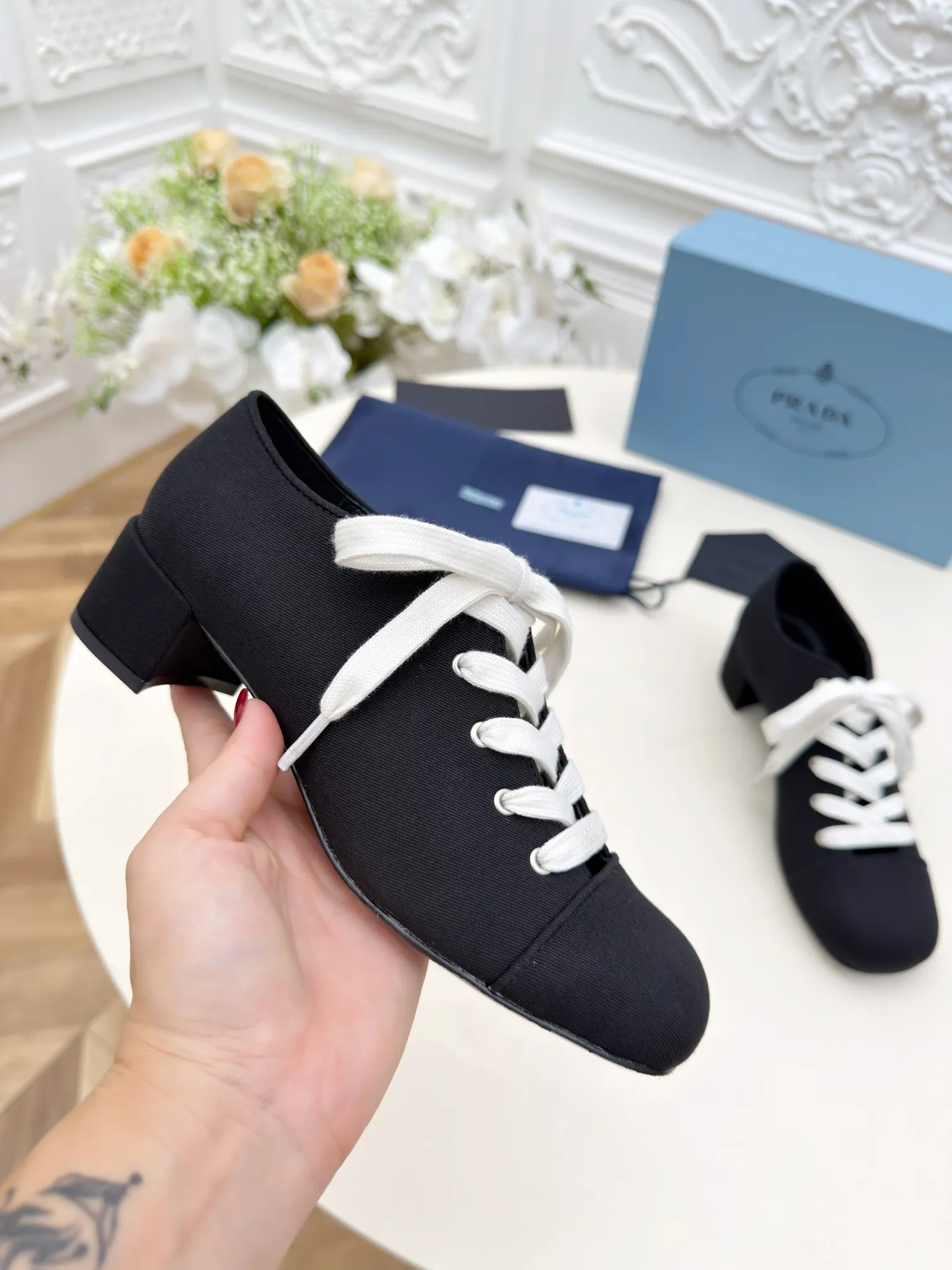 👟👟Ex-factory price 560👟👟 PRADA ²⁰²5𝐬𝐬Prada’s new spring and summer products, the strength of Mary Jane shoes is coming. Prada Glow limited-time store is a very shiny item 2025S super hot series hot product, major Internet celebrities Qiao Xin, Cheng Xiao, Liu Lingzi have the same round-toe triangle buckle (Mary Jane shoes)! Fashionable and versatile nice items, beauties from all walks of life have stood firm, exclusive new releases! Sisters who like to wear high heels but are afraid of getting tired, take a look, the square thick heels definitely make your steps light, your feet are 100% not tired, and you can get on your feet steadily and easily! 🥰The triangular logo has the same concave and convex feel as the original, and the square thick heel is matched with the original Italian leather outsole. Heel height 5.5cm Size: 35-40 (41 customized)